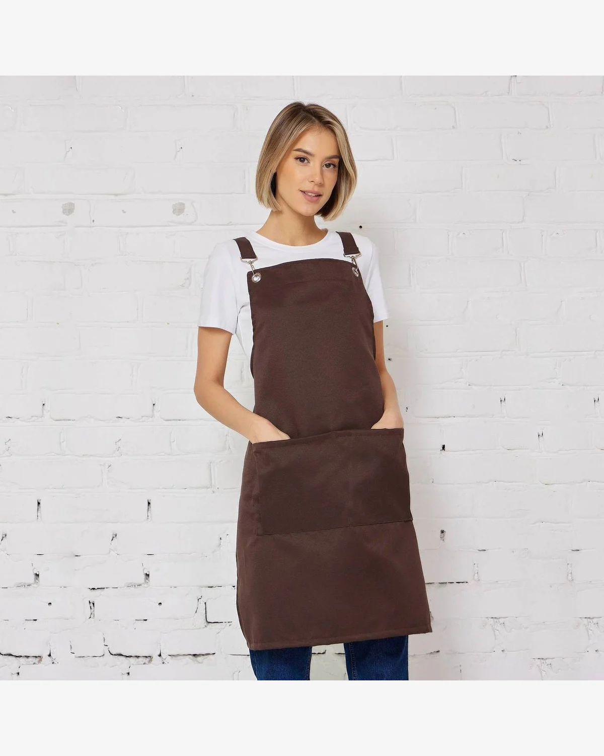 cross-back workwear apron with utility pocket