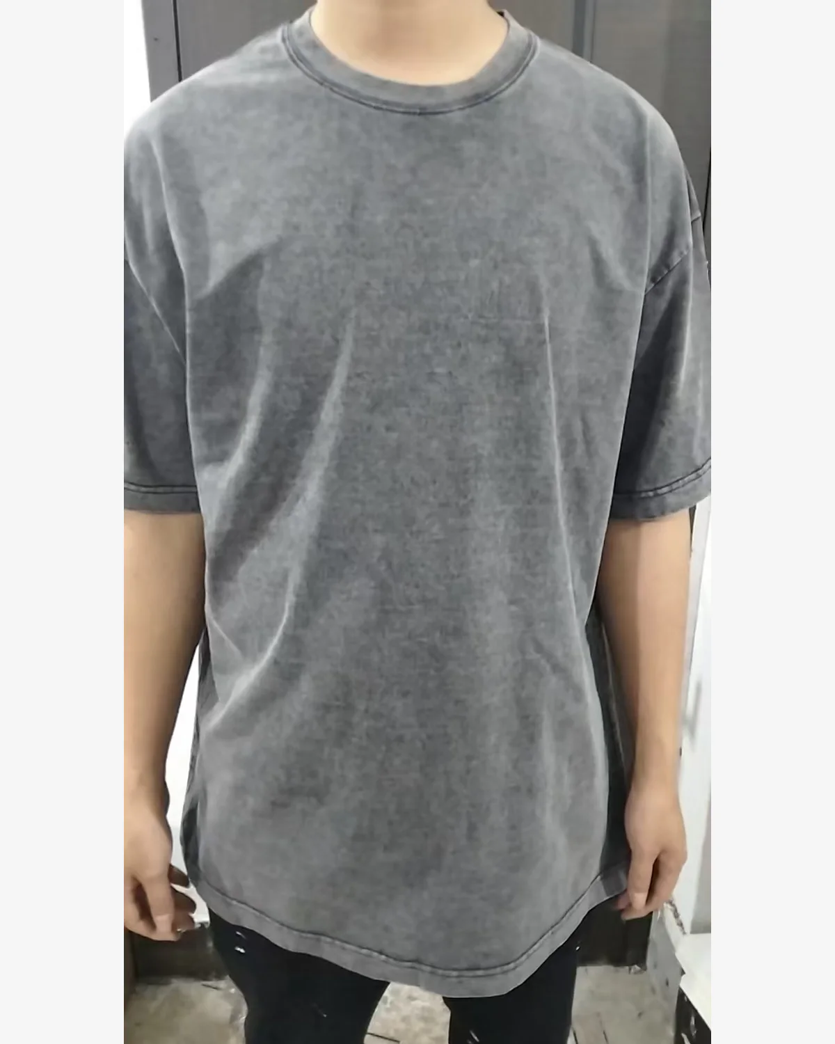 Front fit review of grey vintage washed oversized cotton T-shirt